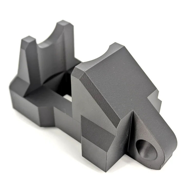 Gelenksverbinder, Material: ABS-CF, dargestelltes Druckergebnis ohne Nacharbeit direkt aus dem 3D Drucker - Großer FDM 3D Druck Bauteil für den Maschinenbau - NEVO3D